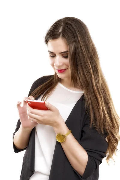 Geschäftsfrau schreibt jemandem eine SMS, isoliert auf weißem Hintergrund — Stockfoto