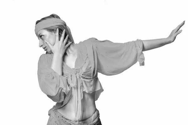 伝統的な衣装のジプシー、ディスティニー & ホワイトで魅力的な女性 — ストック写真