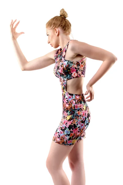 Atractiva mujer en vestido posando sobre fondo blanco — Foto de Stock