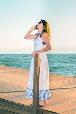 güzel bir iş kadını tatil beldesi