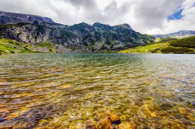 fagaras mounta dağlık bir buzul Gölü ile peyzaj