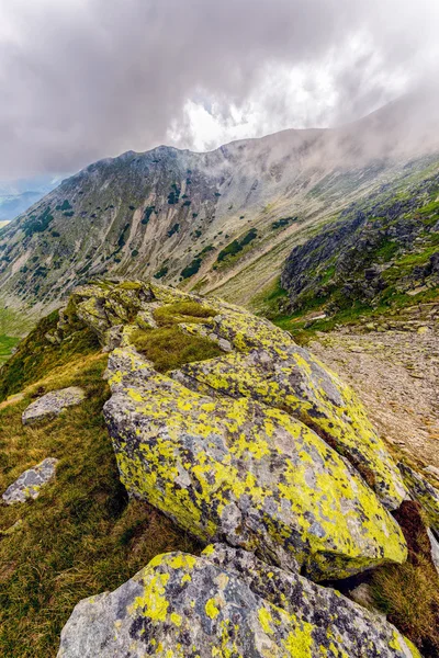 Paisagem com as espetaculares montanhas Parang na Roménia — Fotografia de Stock