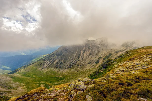 ルーマニアのパランの壮大な山を風景します。 — ストック写真