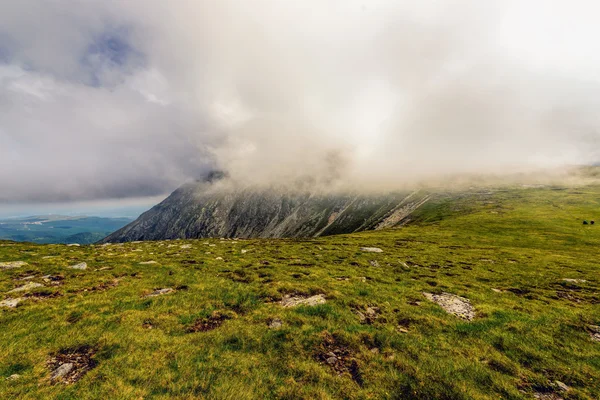 Paisaje con las espectaculares montañas Parang en Rumania — Foto de Stock