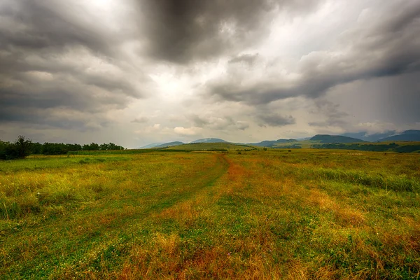 Strada di montagna di campagna in Romania — Foto Stock