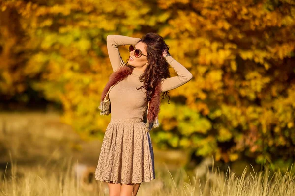 Beautiful Elegant Woman Posing Sunny Autumn Day — Stock Photo, Image