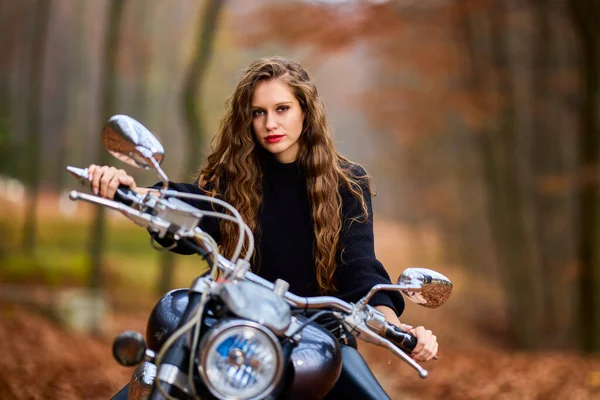 Beautiful Woman Long Hair Chopper Motorcycle Autumn Landscape — Stock Photo, Image