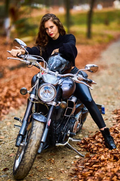 Beautiful Woman Long Hair Chopper Motorcycle Autumn Landscape — Stock Photo, Image