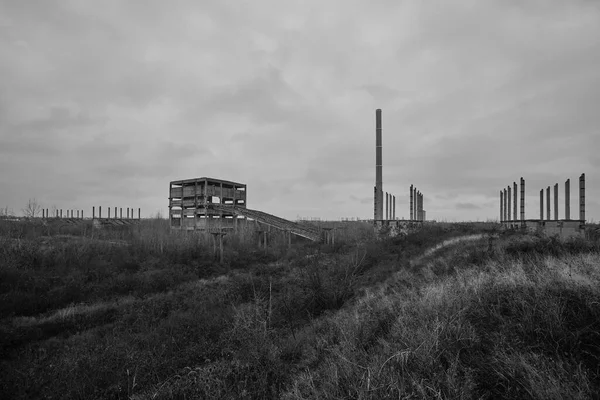Industrieel Landschap Met Een Raffinaderij Vervuilende Industrie Industriële Ruïnes — Stockfoto