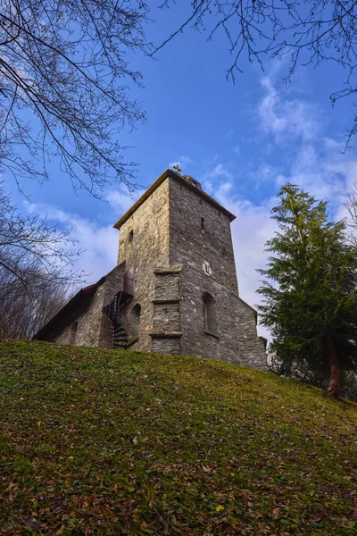 ルーマニアのカルパティア山脈の石の教会 — ストック写真