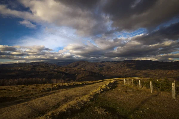Paesaggio Montano Nel Tardo Autunno Nelle Montagne Dei Carpazi Romania — Foto Stock