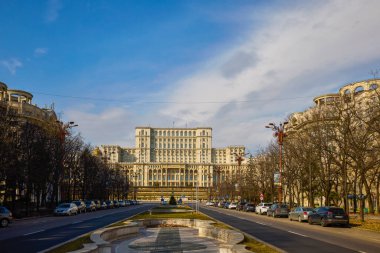 Bükreş, Romanya 13 Şubat 2022 Parlamento Sarayı (1989 devriminden önce Cumhuriyet veya Halk Meclisi olarak biliniyordu.