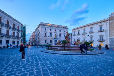 Siracusa, Ortigia-İtalya Mart-21-2022. Kentin turistik merkezli görüntüleri.