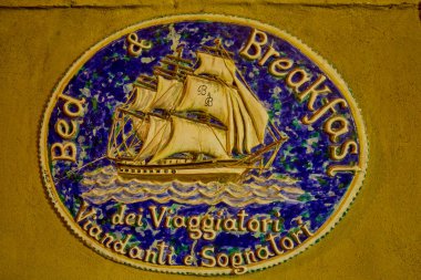 Siracusa, Ortigia-İtalya Mart-21-2022. Kentin turistik merkezli görüntüleri.