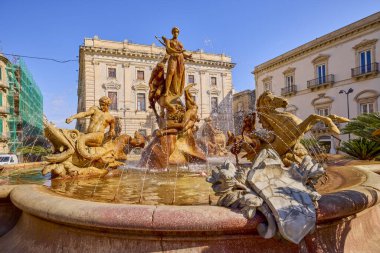 Siracusa, Ortigia-İtalya Mart-21-2022. Kentin turistik merkezli görüntüleri.