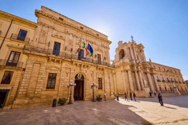 Siracusa, Ortigia-İtalya Mart-21-2022. Kentin turistik merkezli görüntüleri.