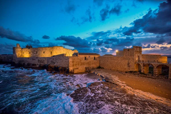 Siracusa, Ortigia-İtalya Mart-21-2022. Kentin turistik merkezli görüntüleri.