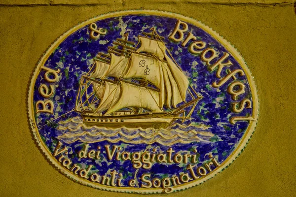 Siracusa, Ortigia-İtalya Mart-21-2022. Kentin turistik merkezli görüntüleri.