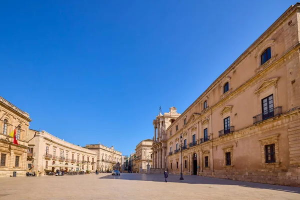 Siracusa, Ortigia-İtalya Mart-21-2022. Kentin turistik merkezli görüntüleri.