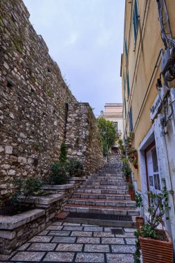 Taormina, Sicilya - İtalya - 19 Mart 2022: Taormina sokaklarının resimleri, şehrin turistik yerleri ve sembolleri