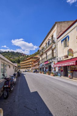 Taormina, Sicilya - İtalya - 19 Mart 2022: Taormina sokaklarının resimleri, şehrin turistik yerleri ve sembolleri