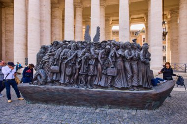 Vatikan, İtalya 28 Nisan 2022: Bir bahar günü Corona-salgını sırasında Vatikan 'dan görüntüler, az sayıda turist.