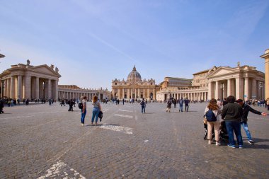 Vatikan, İtalya 28 Nisan 2022: Bir bahar günü Corona-salgını sırasında Vatikan 'dan görüntüler, az sayıda turist.