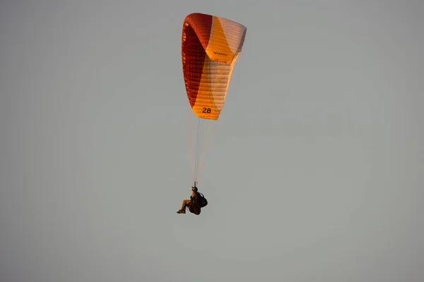Valeni Arges Rumänien April 2022 Abendtraining Einiger Fallschirmspringer Bei Sonnenuntergang — Stockfoto