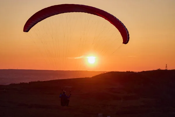 Valeni Arges Romania April 2022 Kveldstrening Noen Fallskjermentusiaster Ved Solnedgang – stockfoto