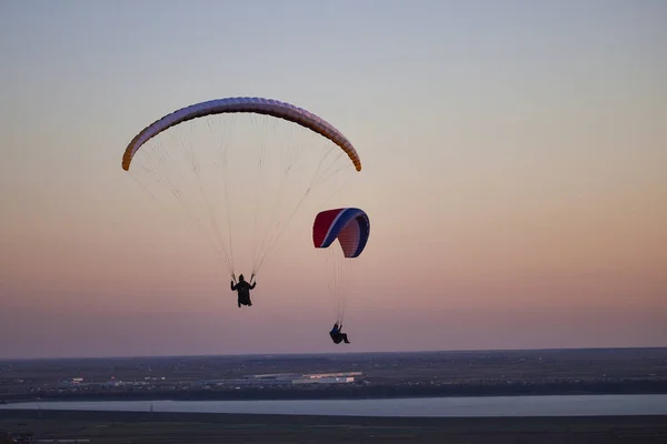 Valeni Arges Roemenië April 2022 Avondtraining Van Enkele Parachutespringliefhebbers Bij — Stockfoto