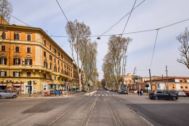 Roma İtalya 28 Mart 2022: Roma 'da bir bahar günü binalar ve mimari ile görüntüler, ünlü manzaralar.