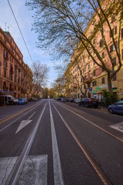 Roma İtalya 28 Mart 2022: Roma 'da bir bahar günü binalar ve mimari ile görüntüler, ünlü manzaralar.