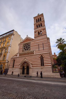 Roma İtalya 28 Mart 2022: Roma 'da bir bahar günü binalar ve mimari ile görüntüler, ünlü manzaralar.