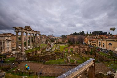 Roma İtalya 28 Mart 2022: Roma 'da bir bahar günü binalar ve mimari ile görüntüler, ünlü manzaralar.