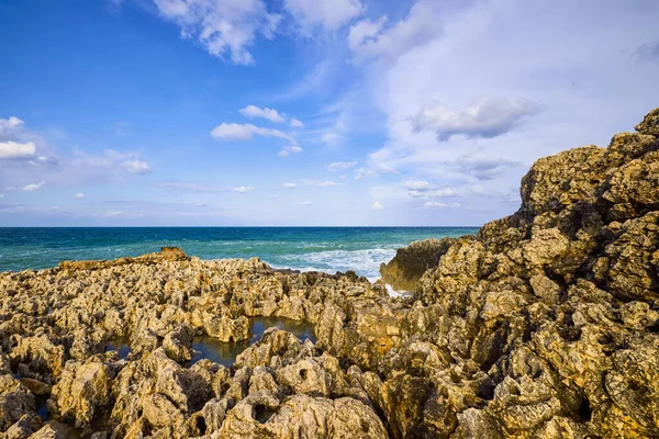 Beautiful Landscape Rocky Sea Shore Sunny Day — ストック写真