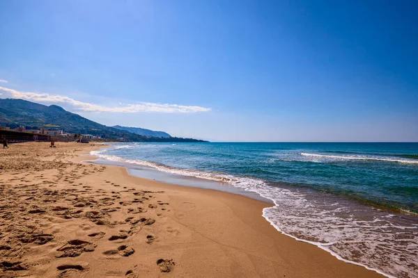 Hermoso Paisaje Con Una Costa Rocosa Día Soleado —  Fotos de Stock