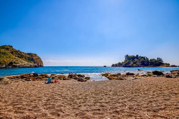 Bellissimo Paesaggio Con Una Costa Rocciosa Una Giornata Sole — Foto Stock