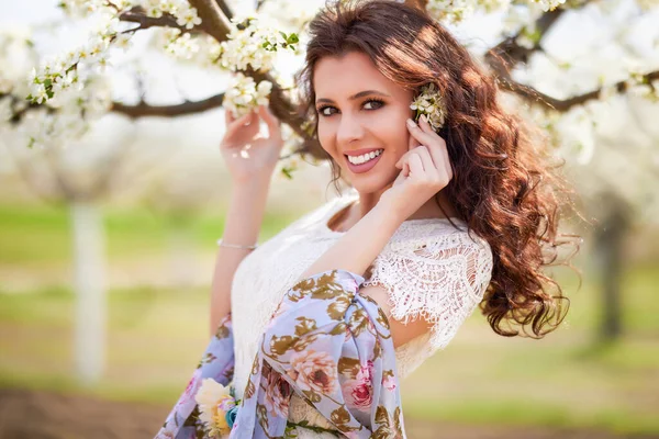 Portrait Beautiful Woman Long Hair Flowering Trees Spring —  Fotos de Stock