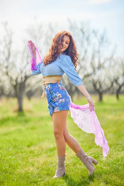 Portrait Beautiful Brunette Woman Spring Nature — Stock Photo, Image