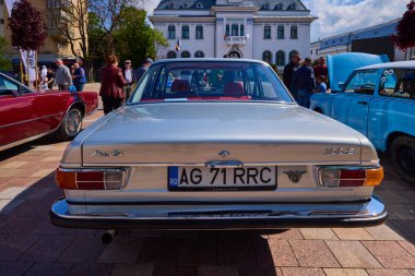 Pitesti, Romanya 1-2022. Eski arabalı sergiden resimler.