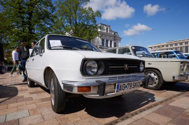 Pitesti, Romanya 1-2022. Eski arabalı sergiden resimler.