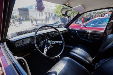 Pitesti, Romanya 1-2022. Eski arabalı sergiden resimler.