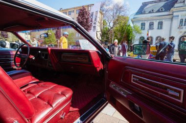 Pitesti, Romanya 1-2022. Eski arabalı sergiden resimler.