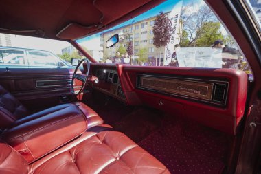 Pitesti, Romanya 1-2022. Eski arabalı sergiden resimler.