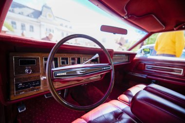 Pitesti, Romanya 1-2022. Eski arabalı sergiden resimler.