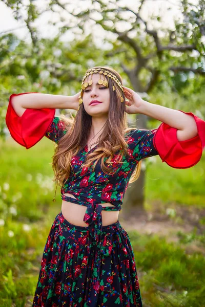 Beautiful Woman Traditional Gypsy Dress Posing Nature Spring —  Fotos de Stock