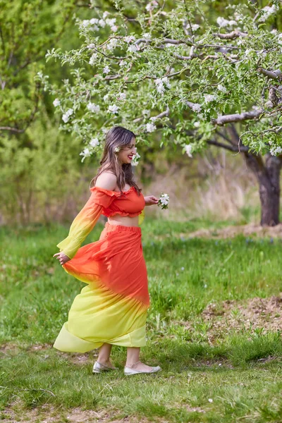 Portrait Woman Dress Nature Beautiful Spring Day — Fotografia de Stock