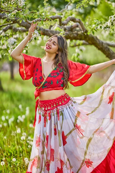 Portrait Woman Dress Nature Beautiful Spring Day — Stok fotoğraf