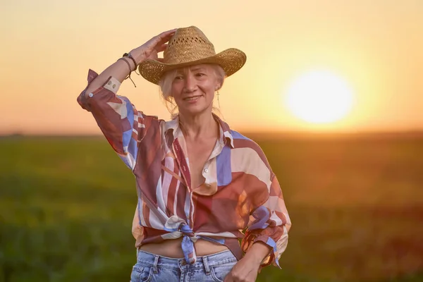 Portrait Middle Aged Woman Wheat Field Sunset — Photo