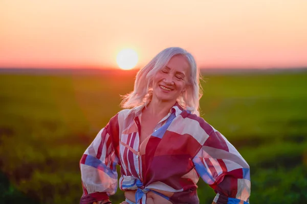Portrait Middle Aged Woman Wheat Field Sunset — 图库照片